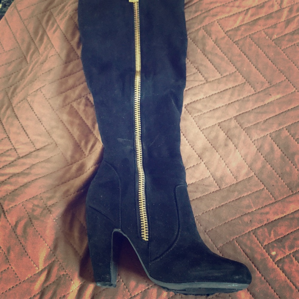 Sexy black boots!